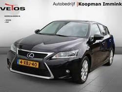 Zwart, metallic lak Gebruikt 2014 Lexus CT200h Luxury Line Hatchback | € 15.950 (Eerlijke prijs)