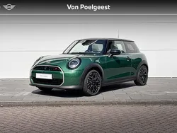 British racing green Nieuw 2025 Mini Cooper S Favoured Hatchback | € 55.905 (Iets duurder)