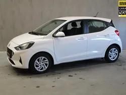 Wit Gebruikt 2023 Hyundai i10 Comfort Hatchback | € 14.195 (Eerlijke prijs)
