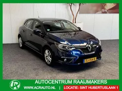 Blauw, metallic lak Gebruikt 2018 Renault Mégane IV Zen Hatchback | € 10.740 (Goede deal)
