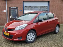 Rood Gebruikt 2013 Toyota Yaris Hatchback | € 8.950 (Eerlijke prijs)