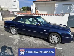 Zwart Gebruikt 1993 Mercedes E300 Cabriolet | € 7.500