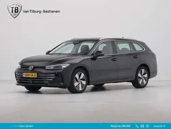 Zwart Gebruikt 2024 VW Passat Business Stationwagen | € 43.440