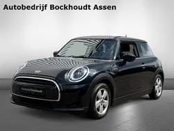 Zwart, metallic lak Gebruikt 2022 Mini Cooper Hatchback | € 23.440 (Duur)
