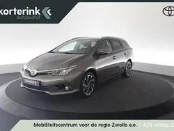 Grijs Gebruikt 2016 Toyota Auris Hybrid Executive Stationwagen | € 16.950 (Iets duurder)