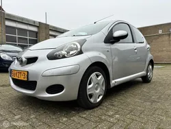 Grijs Gebruikt 2010 Toyota Aygo Comfort Hatchback | € 2.399 (Goede deal)