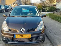 Zwart Gebruikt 2009 Renault Clio II Expression Hatchback | € 4.950