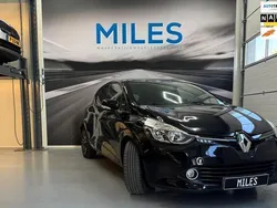 Zwart Gebruikt 2016 Renault Clio IV Night&Day Hatchback | € 6.795 (Eerlijke prijs)