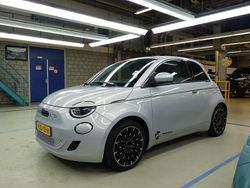Wit Nieuw 2025 Fiat 500e La Prima Hatchback | € 28.895 (Iets duurder)