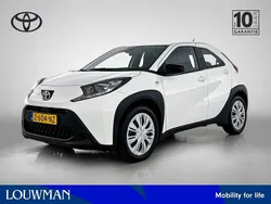 Wit Gebruikt 2024 Toyota Aygo Play Hatchback | € 17.600 (Eerlijke prijs)