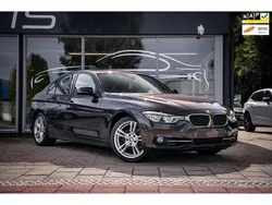Bruin Gebruikt 2017 BMW 330 Executive Sedan | € 22.950 (Goede deal)