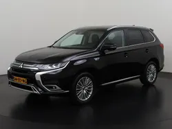 Zwart Gebruikt 2021 Mitsubishi Outlander P-HEV Intense+ SUV | € 27.895 (Eerlijke prijs)