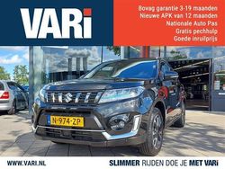 Zwart Gebruikt 2022 Suzuki Vitara Style SUV | € 22.999 (Eerlijke prijs)