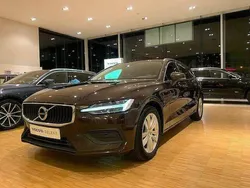Bruin Gebruikt 2019 Volvo V60 Momentum Stationwagen | € 25.900 (Goede deal)