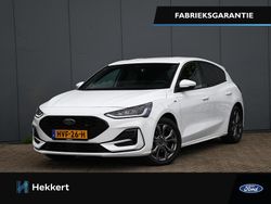 Wit Gebruikt 2022 Ford Focus ST-Line Hatchback | € 21.995 (Eerlijke prijs)