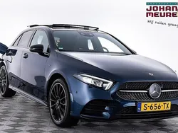Blauw, metallic lak Gebruikt 2020 Mercedes A250 AMG Hatchback | € 29.900 (Eerlijke prijs)