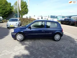 Blauw Gebruikt 2001 Renault Clio II Authentique Hatchback | € 1.250 (Eerlijke prijs)