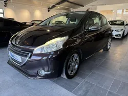 Paars Gebruikt 2013 Peugeot 208 Allure Hatchback | € 4.950 (Goede deal)