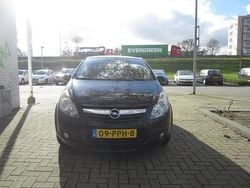 Zwart Gebruikt 2011 Opel Corsa Edition Hatchback | € 3.450 (Eerlijke prijs)