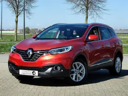 Rood, metallic lak Gebruikt 2015 Renault Kadjar Intens SUV | € 15.950