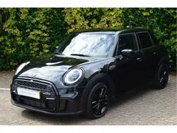 Midnight black ii (donker zwart metallic) Gebruikt 2022 Mini Cooper Hatchback | € 29.950 (Duur)