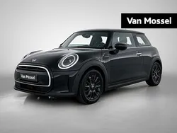 Zwart Gebruikt 2022 Mini ONE Hatchback | € 19.940 (Iets duurder)