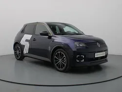 Blauw Gebruikt 2024 Renault R5 Iconic Hatchback | € 31.990 (Eerlijke prijs)