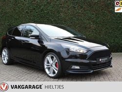 Zwart Gebruikt 2017 Ford Focus ST Hatchback | € 13.800 (Goede deal)