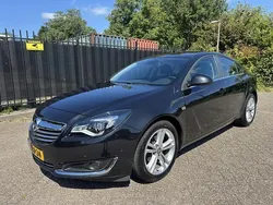 Zwart, metallic lak Gebruikt 2014 Opel Insignia Edition Hatchback | € 7.950 (Super prijs)