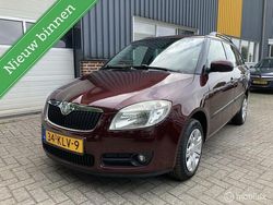Rood, metallic lak Gebruikt 2010 Skoda Fabia Tour Hatchback | € 3.995 (Eerlijke prijs)