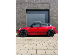 Rood Gebruikt 2017 Mini Cooper Business Hatchback | € 16.950 (Goede deal)