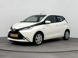 Wit Gebruikt 2018 Toyota Aygo X-play Hatchback | € 9.745 (Eerlijke prijs)