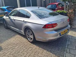 Grijs Gebruikt 2019 VW Passat R-line Sedan | € 15.999 (Eerlijke prijs)