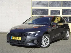 Grijs, metallic lak Gebruikt 2020 Audi A3 Sportback Business Hatchback | € 17.450 (Eerlijke prijs)