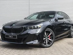 Zwart Nieuw 2025 BMW 530e Comfort Edition Sedan | € 87.765 (Eerlijke prijs)