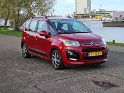 Rood Gebruikt 2015 Citroën C3 Picasso Tendance MPV | € 5.750 (Iets duurder)