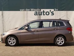 Bruin Gebruikt 2020 BMW 218 Executive Stationwagen | € 17.900 (Goede deal)