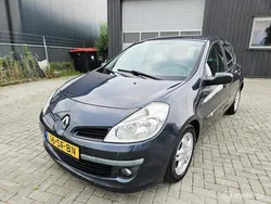 Grijs Gebruikt 2005 Renault Clio II Dynamique Hatchback | € 2.999 (Eerlijke prijs)