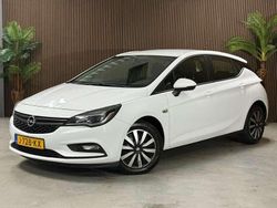 Wit Gebruikt 2016 Opel Astra Business Hatchback | € 5.750 (Eerlijke prijs)