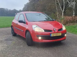 Rood Gebruikt 2008 Renault Clio II Hatchback | € 2.502 (Eerlijke prijs)