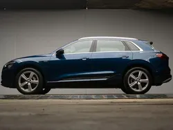 Blauw, metallic lak Gebruikt 2019 Audi e-tron Sport SUV | € 19.945 (Eerlijke prijs)