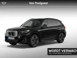 Saphirschwarz metallic (zwart metallic) Gebruikt 2024 BMW iX1 M Sport SUV | € 44.900 (Eerlijke prijs)