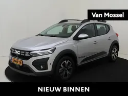 Grijs Gebruikt 2024 Dacia Sandero Essentiel Hatchback | € 19.430 (Eerlijke prijs)