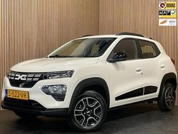 Wit Gebruikt 2023 Dacia Spring Essentiel Hatchback | € 11.995 (Eerlijke prijs)