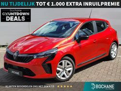 Rood Gebruikt 2023 Renault Clio V Evolution Hatchback | € 21.695 (Eerlijke prijs)