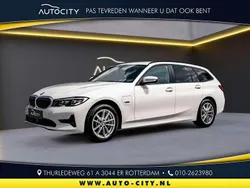 Wit, metallic lak Gebruikt 2022 BMW 330e Advantage Stationwagen | € 30.400 (Super prijs)