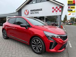 Rood Gebruikt 2024 Renault Clio V Techno Hatchback | € 20.950 (Eerlijke prijs)