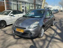 Grijs Gebruikt 2010 Renault Clio II Authentique Hatchback | € 2.699 (Eerlijke prijs)