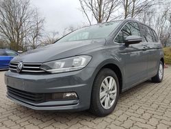 Grijs Gebruikt 2023 VW Touran Highline MPV | € 40.093 (Iets duurder)