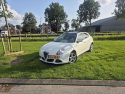 Wit Gebruikt 2012 Alfa Romeo Giulietta Distinctive Hatchback | € 8.500 (Eerlijke prijs)